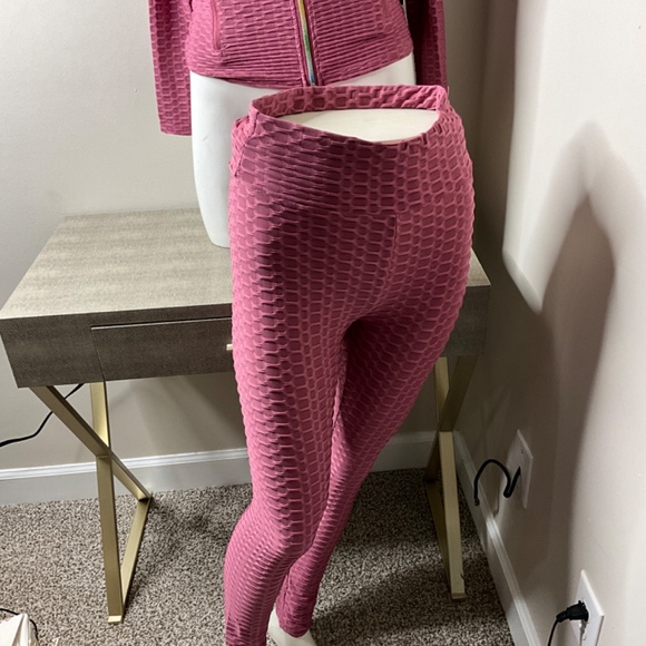 New three piece women’s athletic jogger suit. - Picture 6 of 8